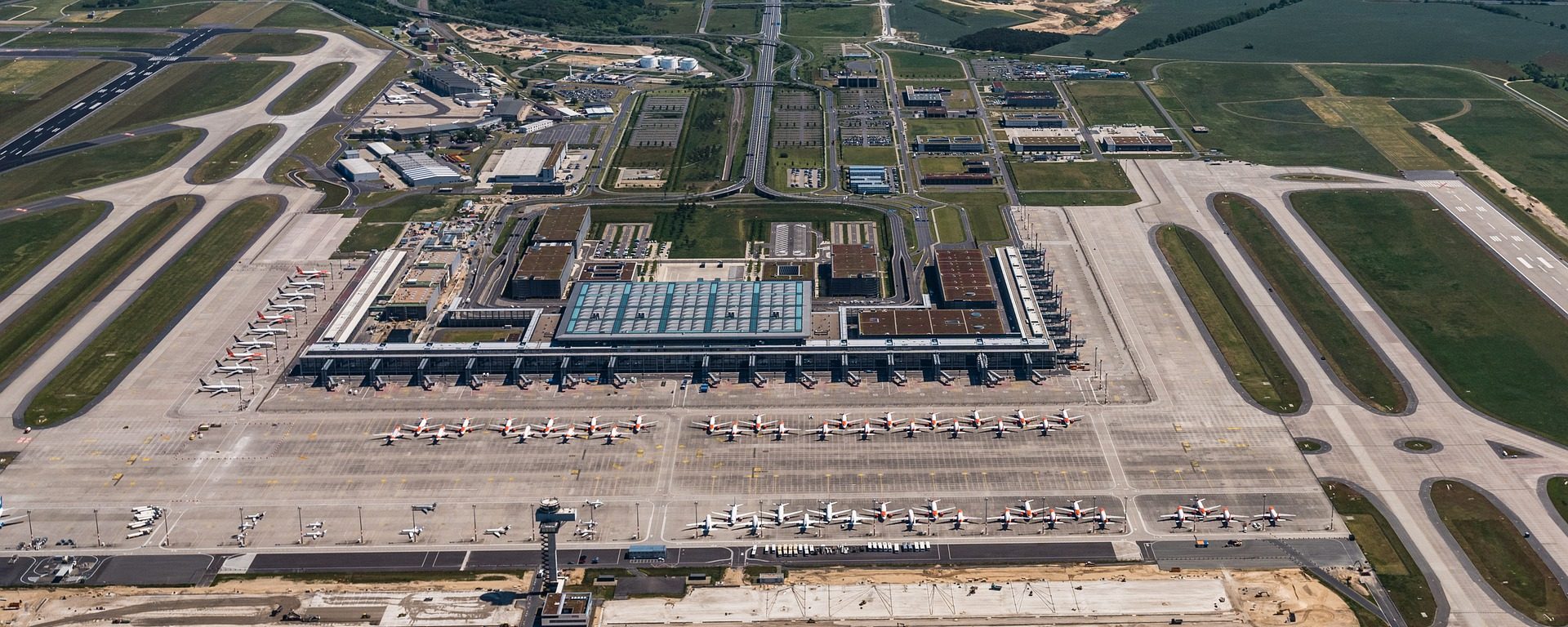 Ein Thriller von einem Flughafen: Der BER Roman „Terminal“ von Kai Hensel