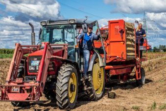 Smyrek arbeitet … als Landwirt bei Knolle und Bolle