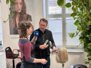 Smyrek arbeitet.. bei Friseur Marion Ganse