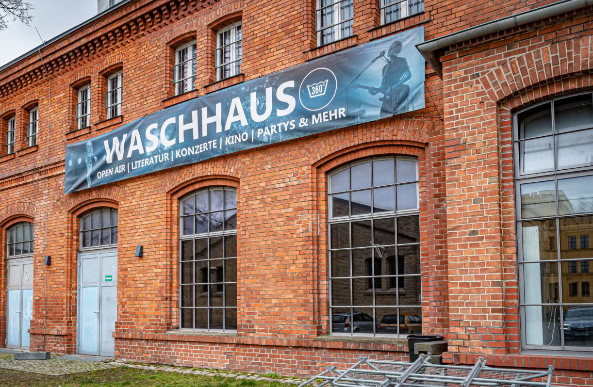 Wie bleibt’s im Waschhaus warm, wenn ständig die Türen aufgehen?