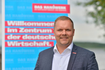 Smyrek arbeitet.. als Präsident der Handwerkskammer Potsdam
