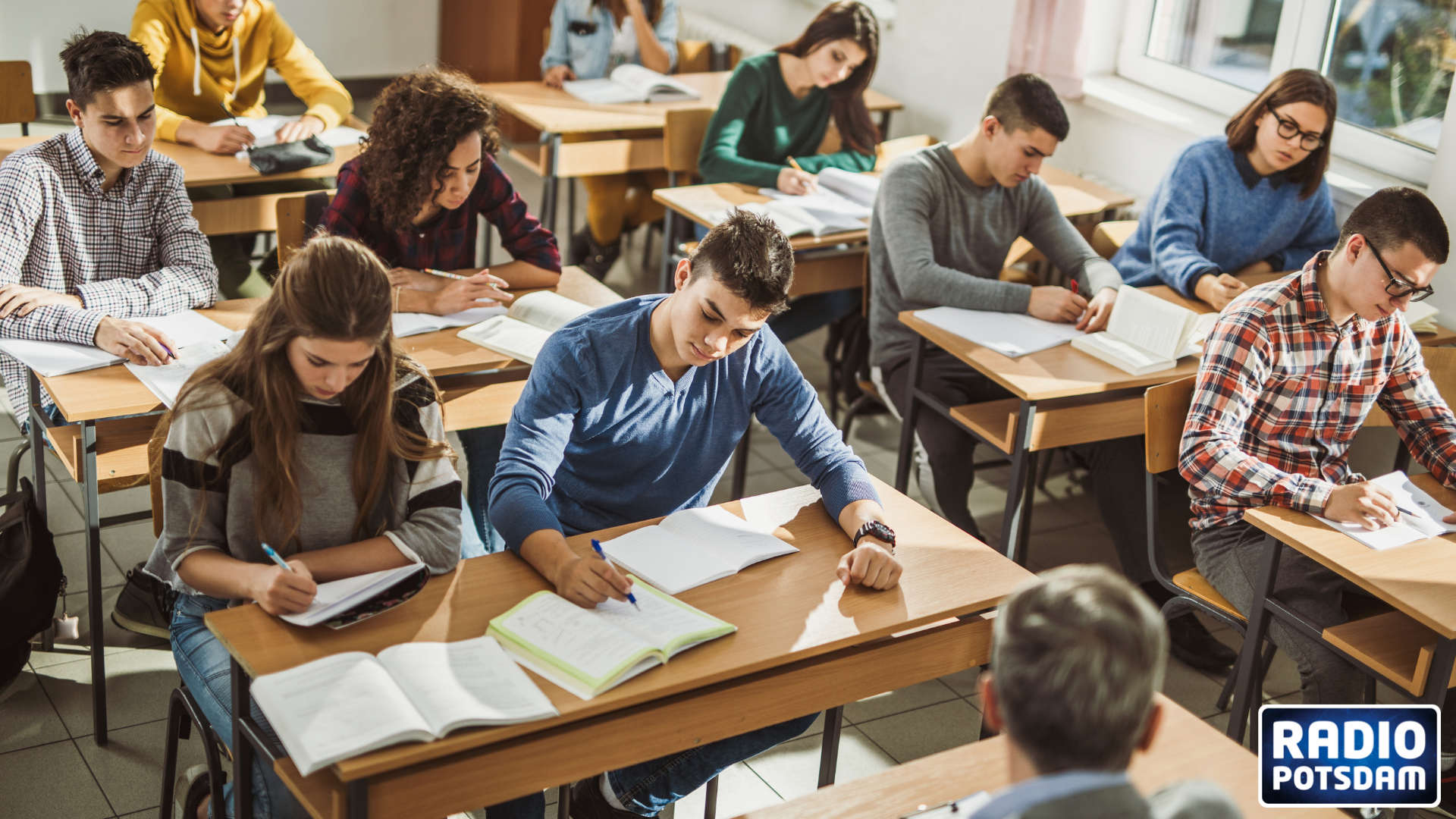 Auch im neuen Schuljahr: Lehrermangel & Platzprobleme in Brandenburg
