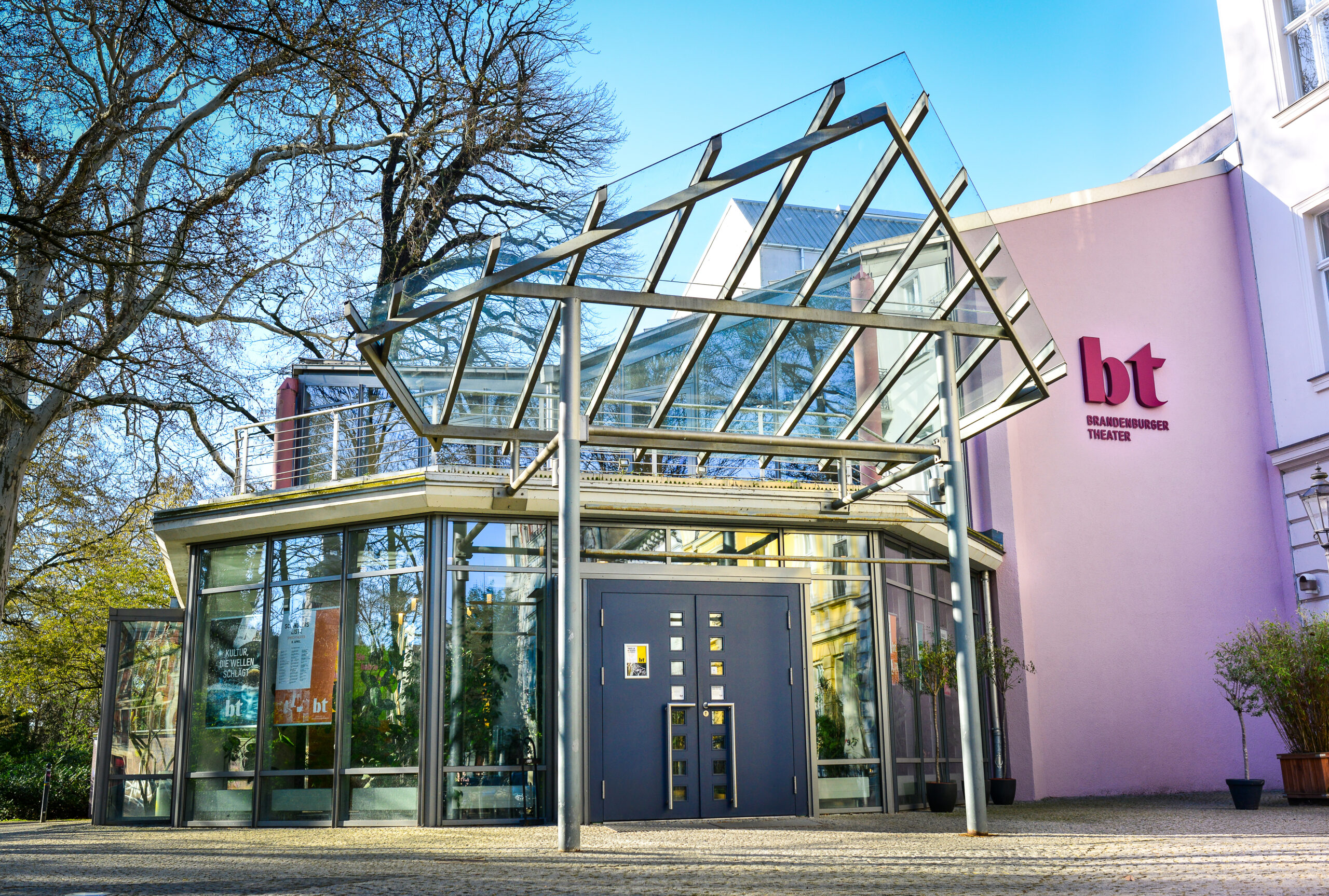 DER BLICK HINTER DIE KULISSEN – Das Brandenburger Theater