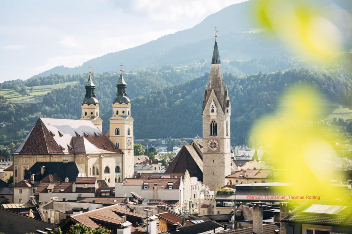 Dom, Weisser Turm, Altstadt, Brixen, Suedtirol, Italien