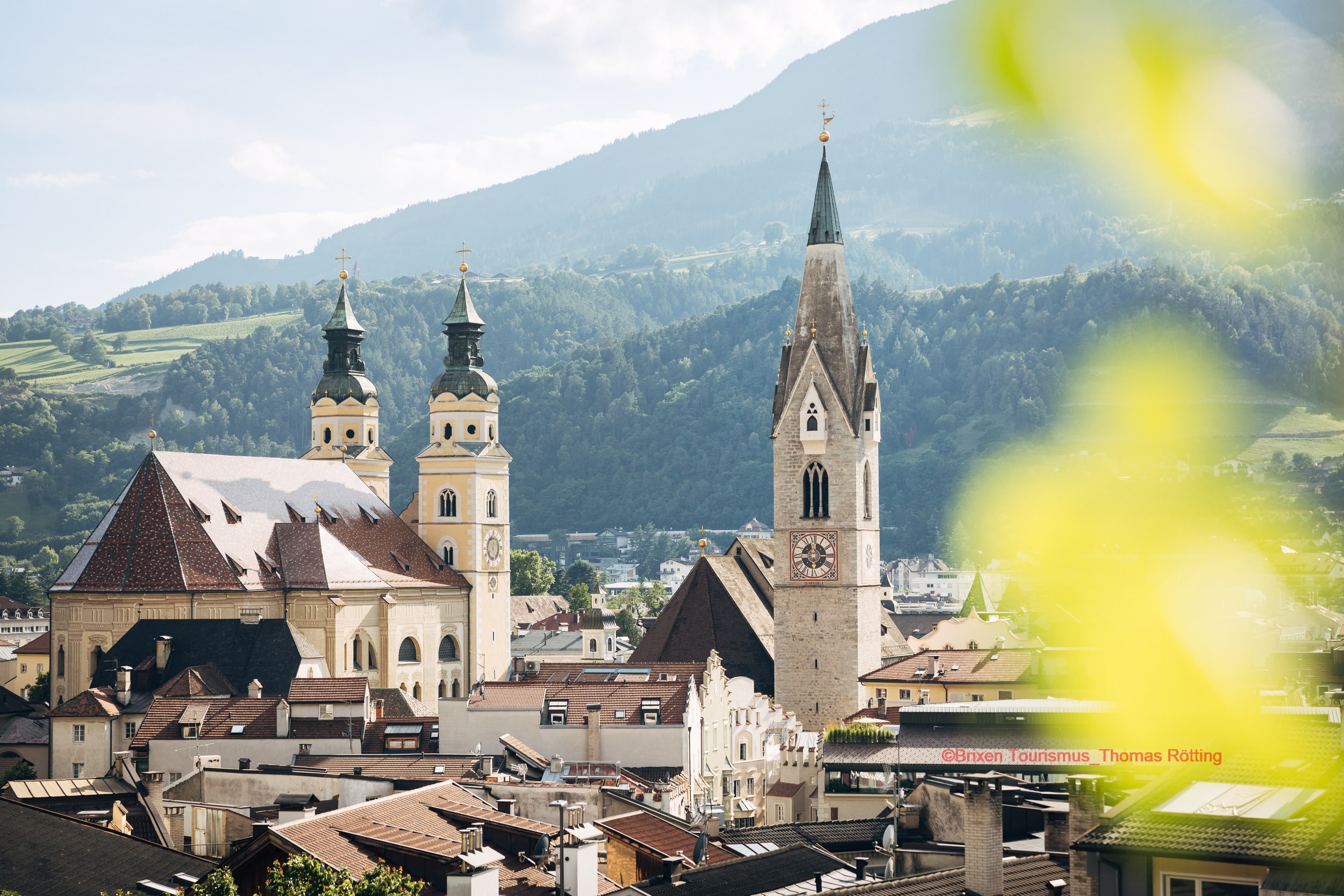 Dom, Weisser Turm, Altstadt, Brixen, Suedtirol, Italien
