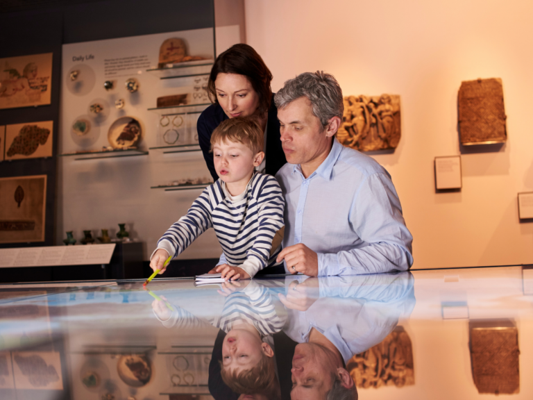 Abends im Museum – Ein Kriminalfall